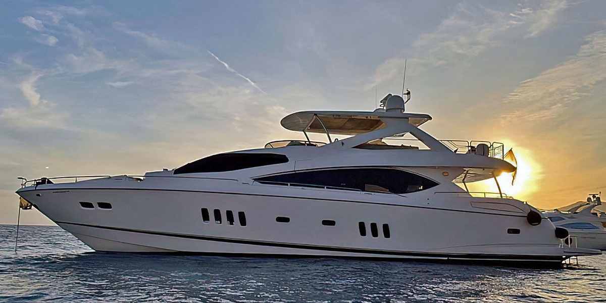 Продается моторная яхта Sunseeker 86 - на закате